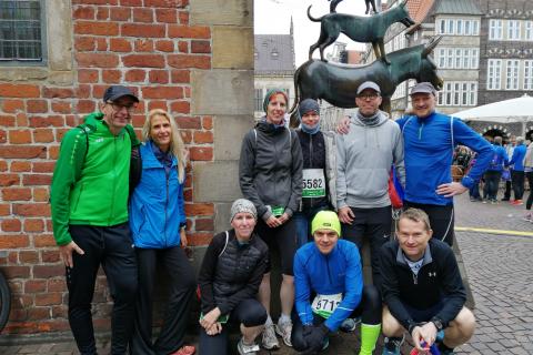 Das Lauftreff-Team vor den Bremer Stadtmusikanten